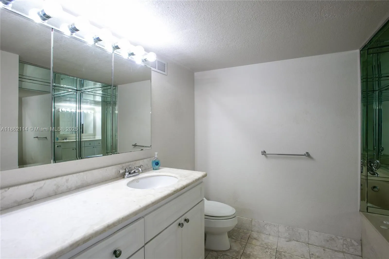 2017 S Ocean Dr, #1008