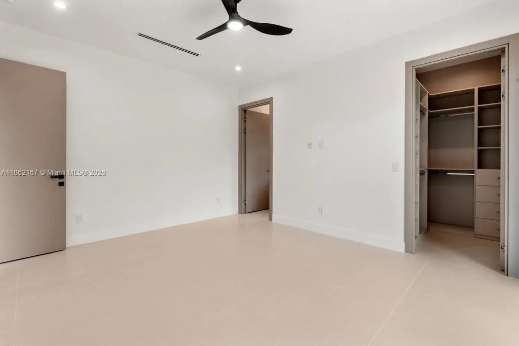 531 NE 10th Ave