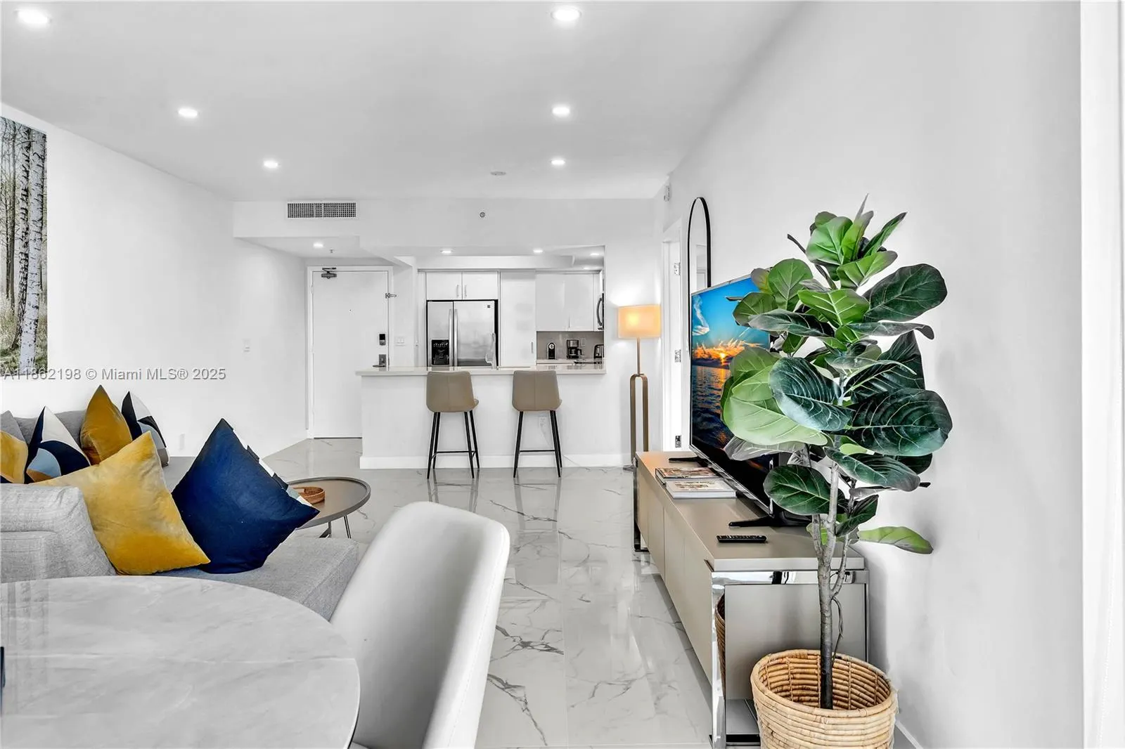 17375 Collins Ave, #1703