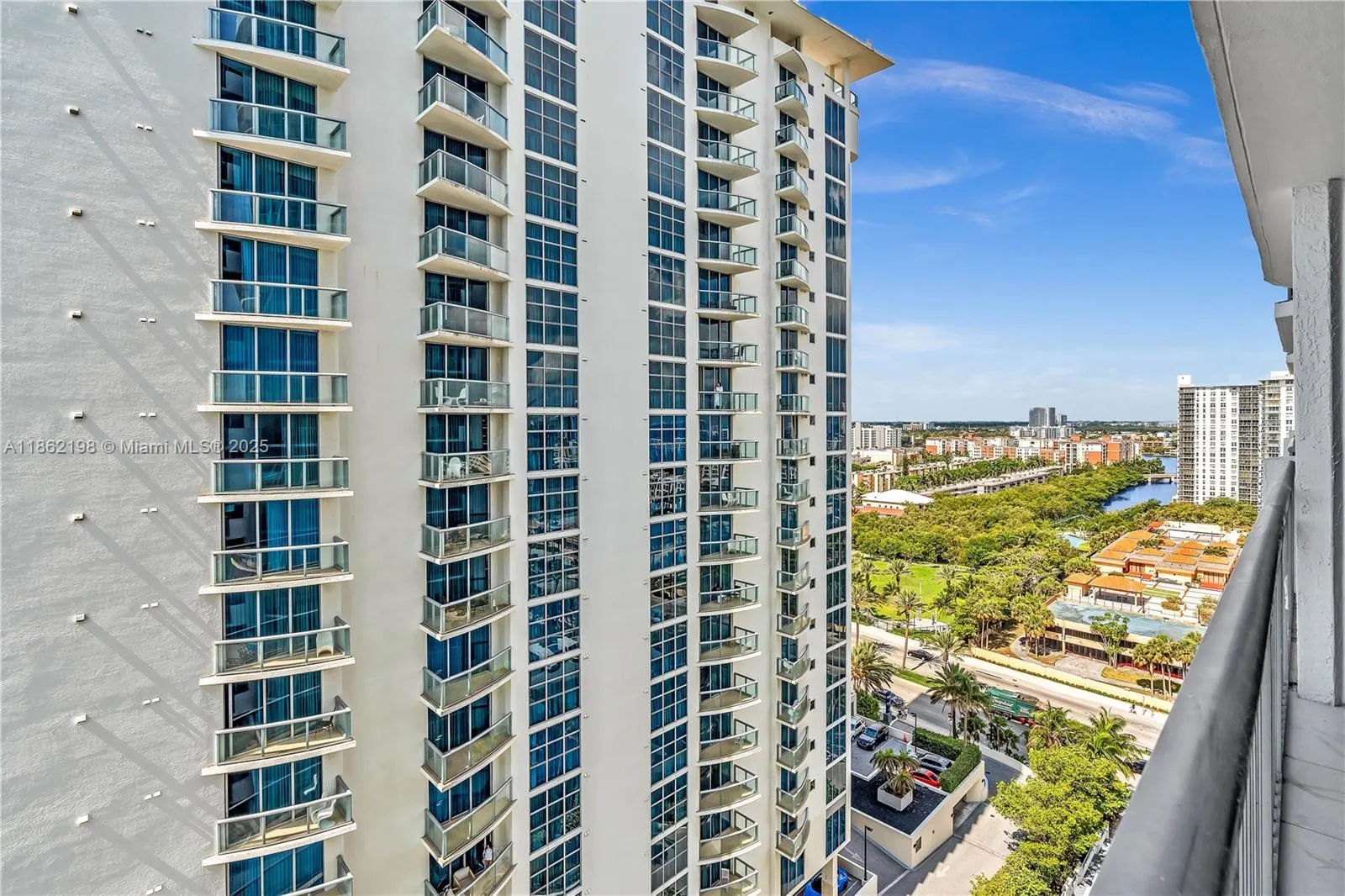 17375 Collins Ave, #1703