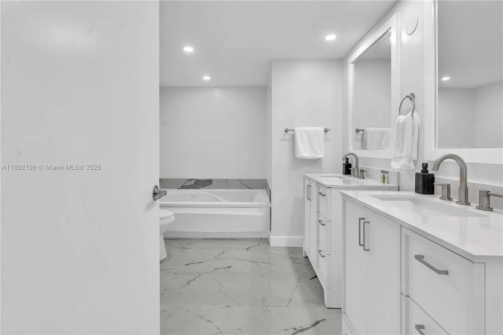 17375 Collins Ave, #1703