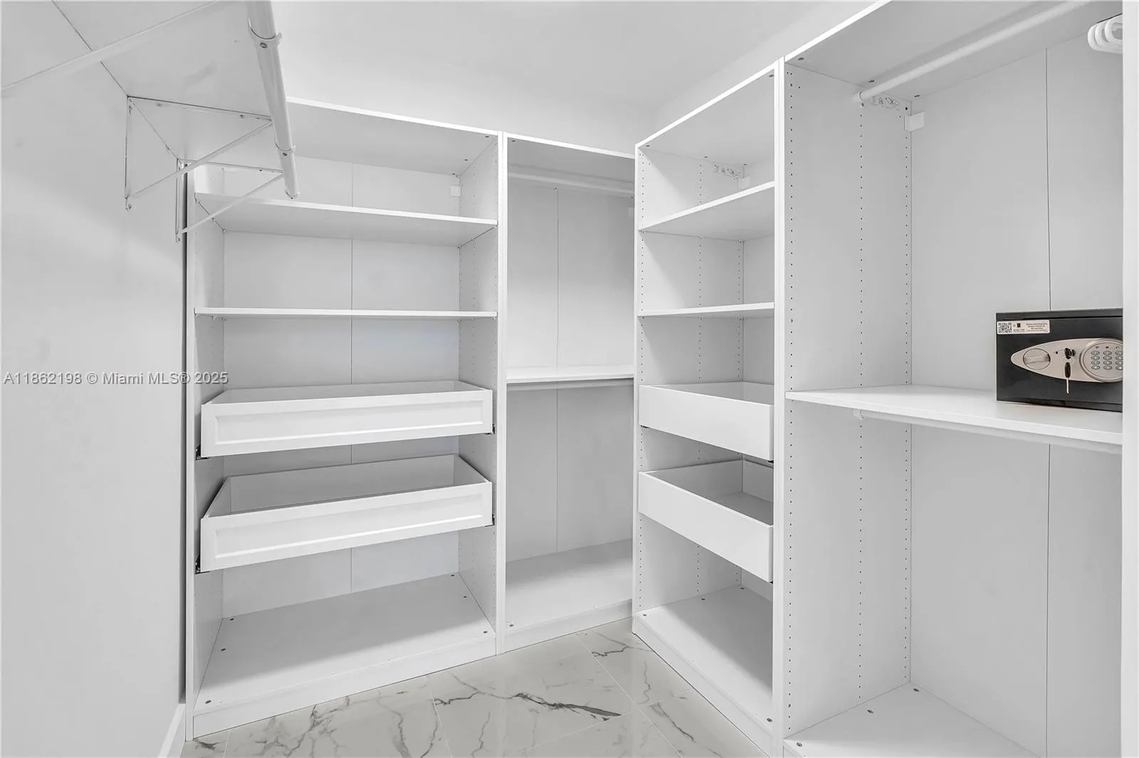17375 Collins Ave, #1703