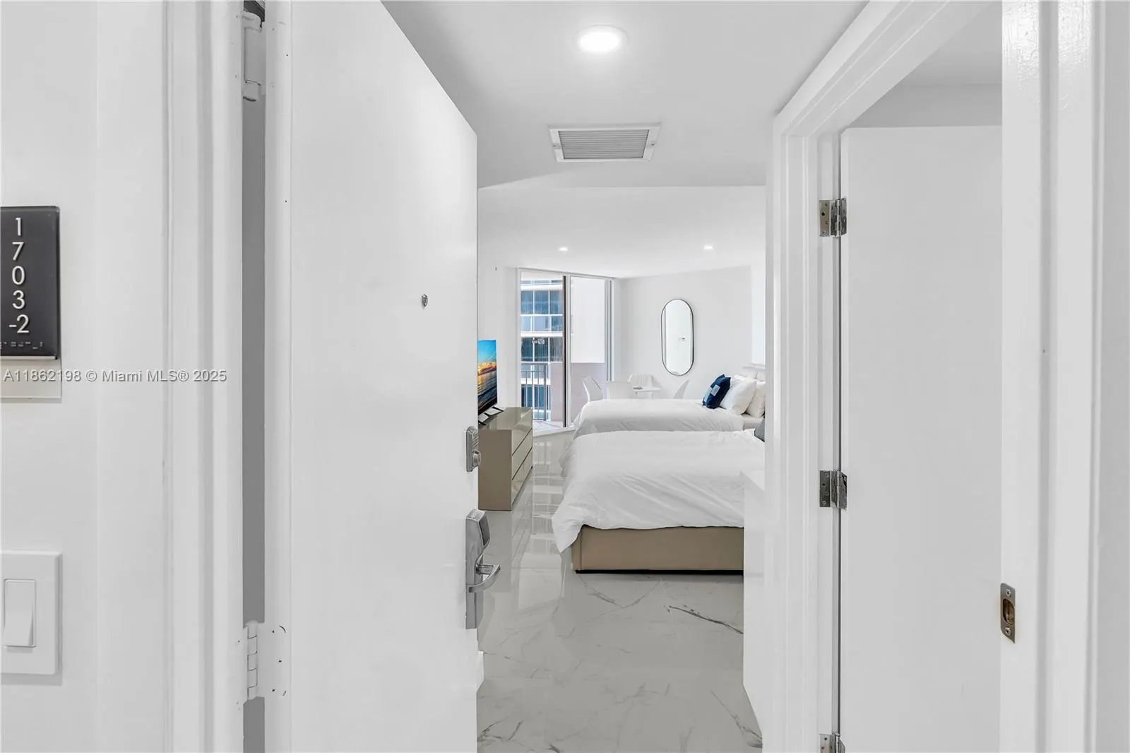 17375 Collins Ave, #1703