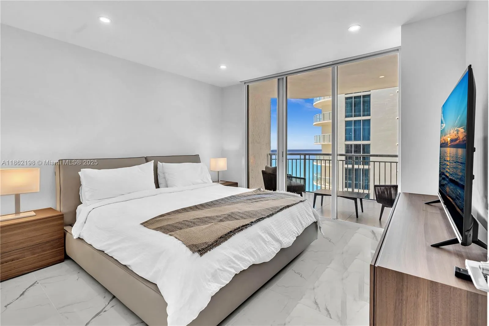17375 Collins Ave, #1703