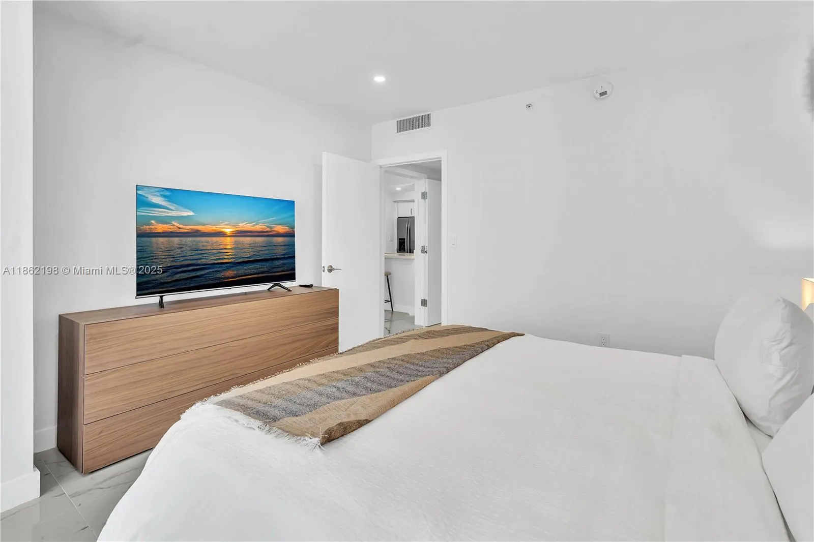 17375 Collins Ave, #1703