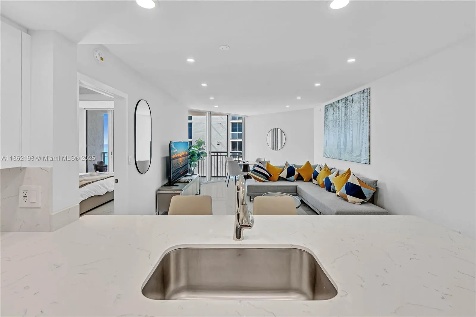 17375 Collins Ave, #1703