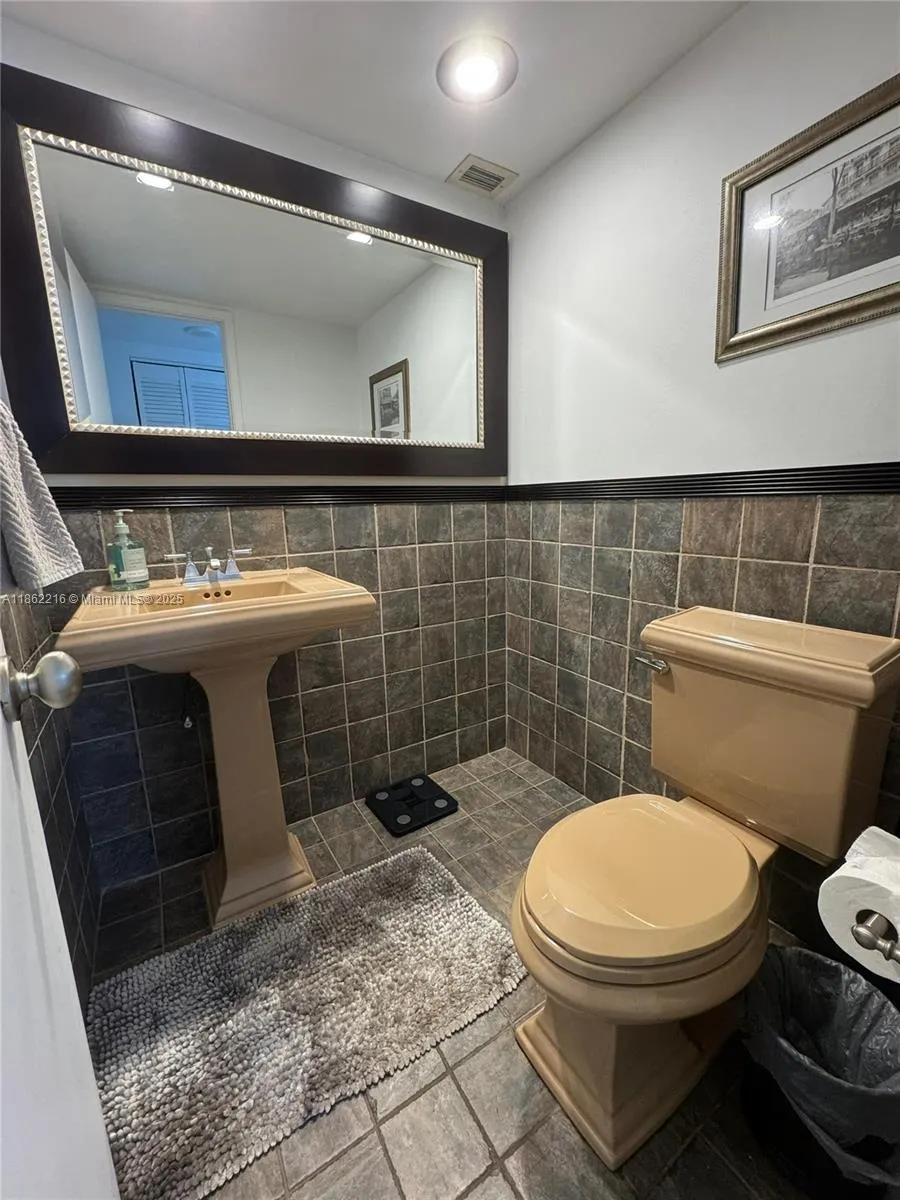 2750 NE 183rd St, #2707