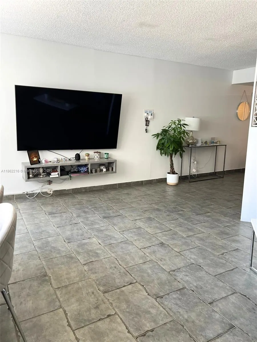 2750 NE 183rd St, #2707