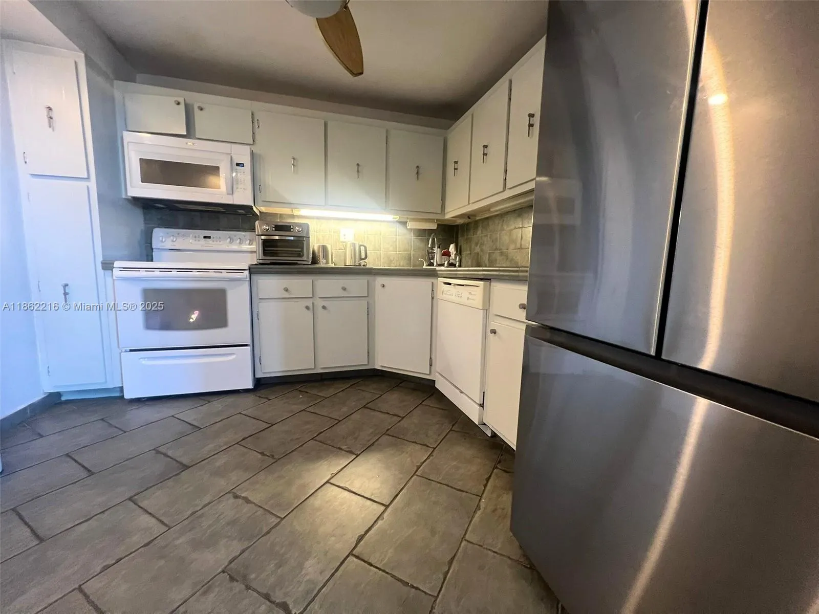 2750 NE 183rd St, #2707