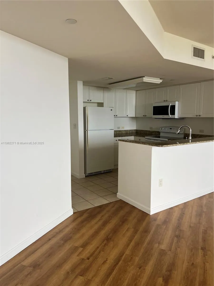19501 W Country Club Dr, #1411