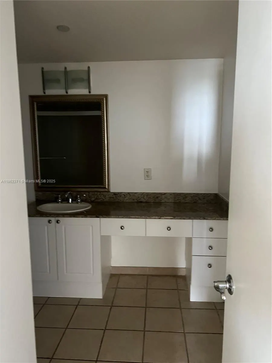 19501 W Country Club Dr, #1411
