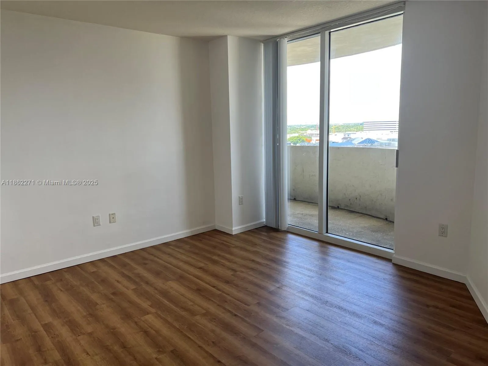 19501 W Country Club Dr, #1411