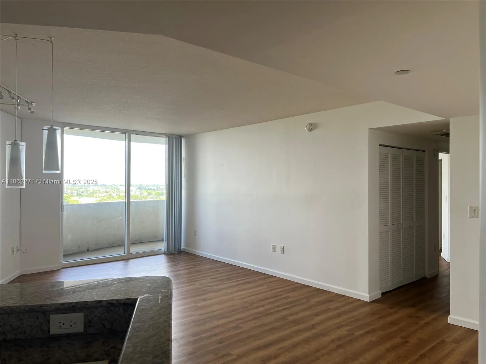 19501 W Country Club Dr, #1411