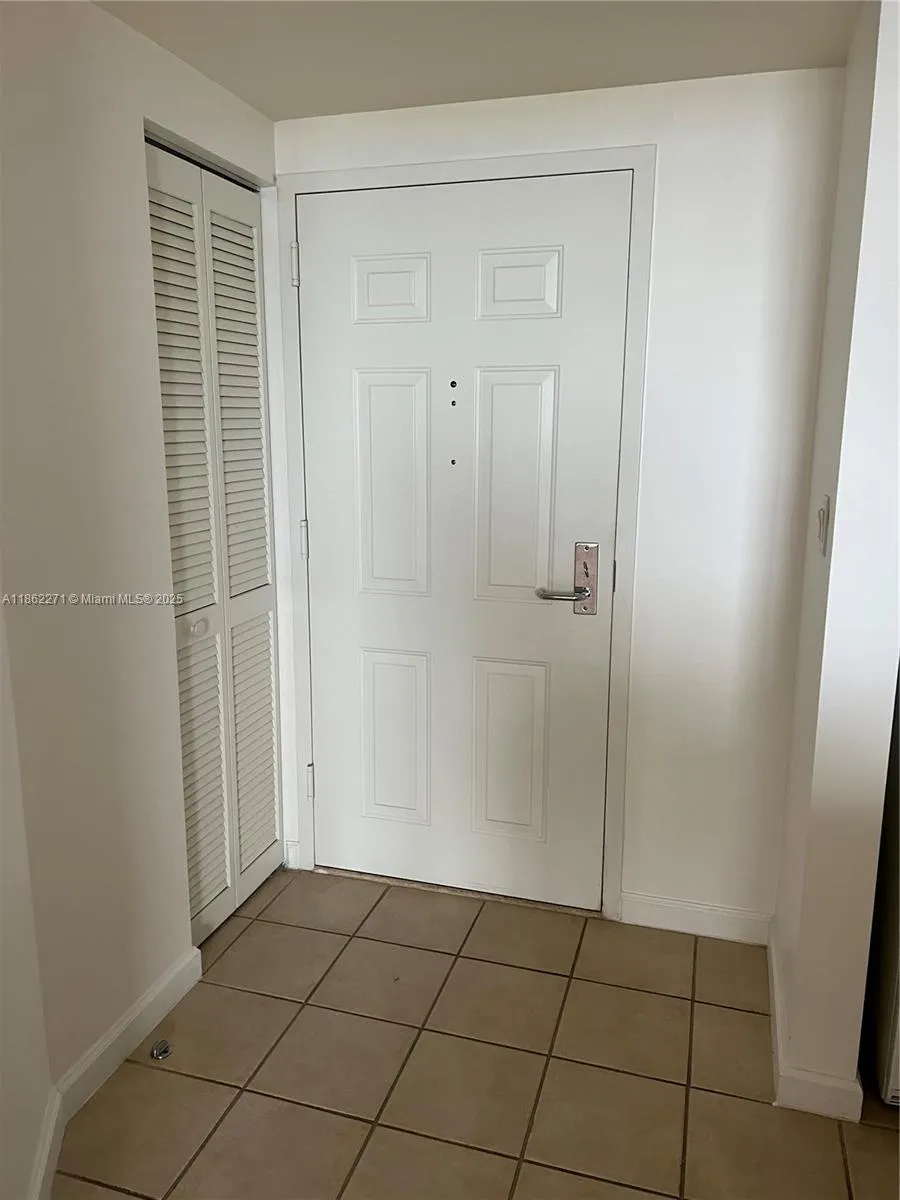 19501 W Country Club Dr, #1411