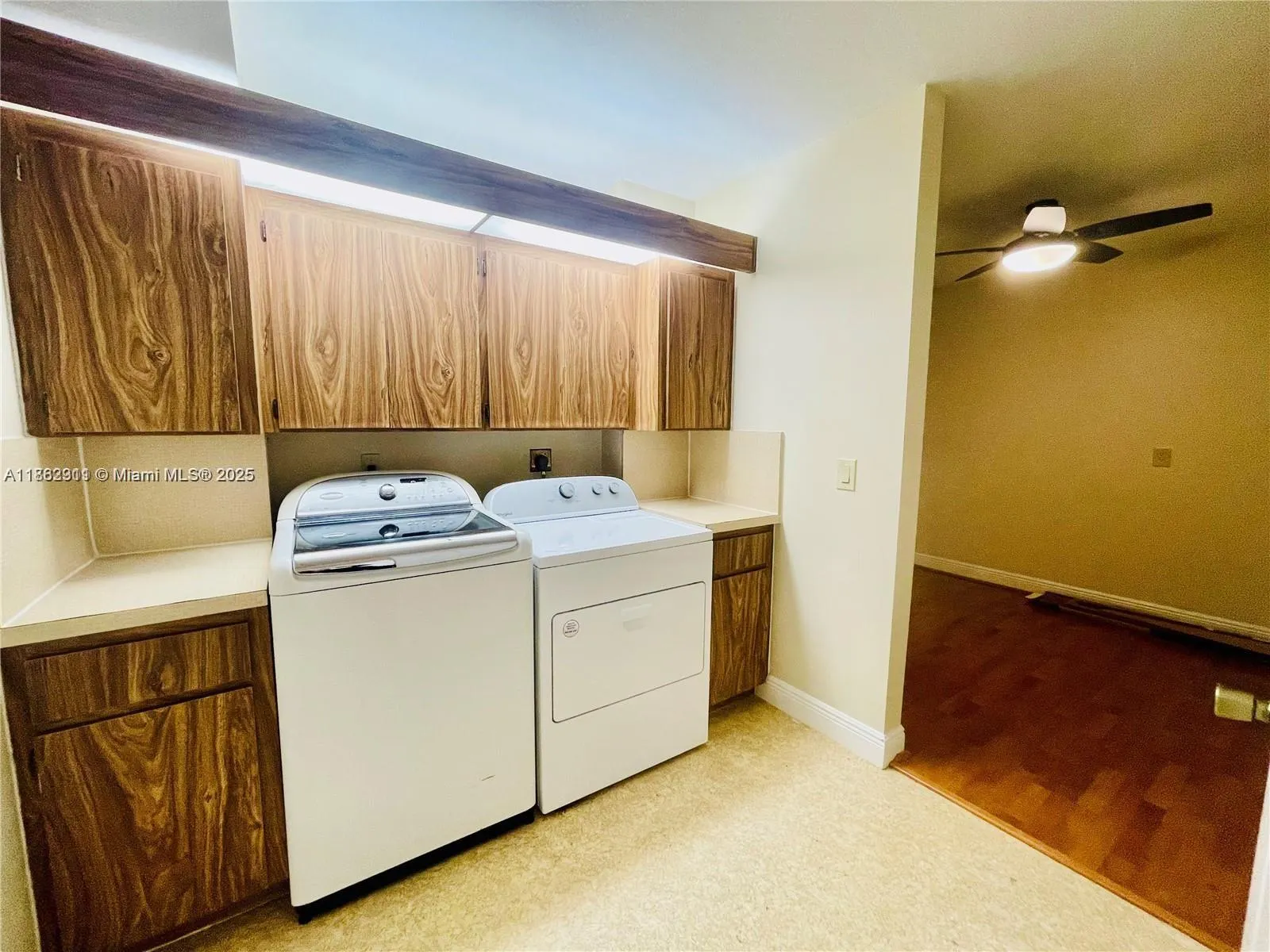 6061 Balboa Cir, #304