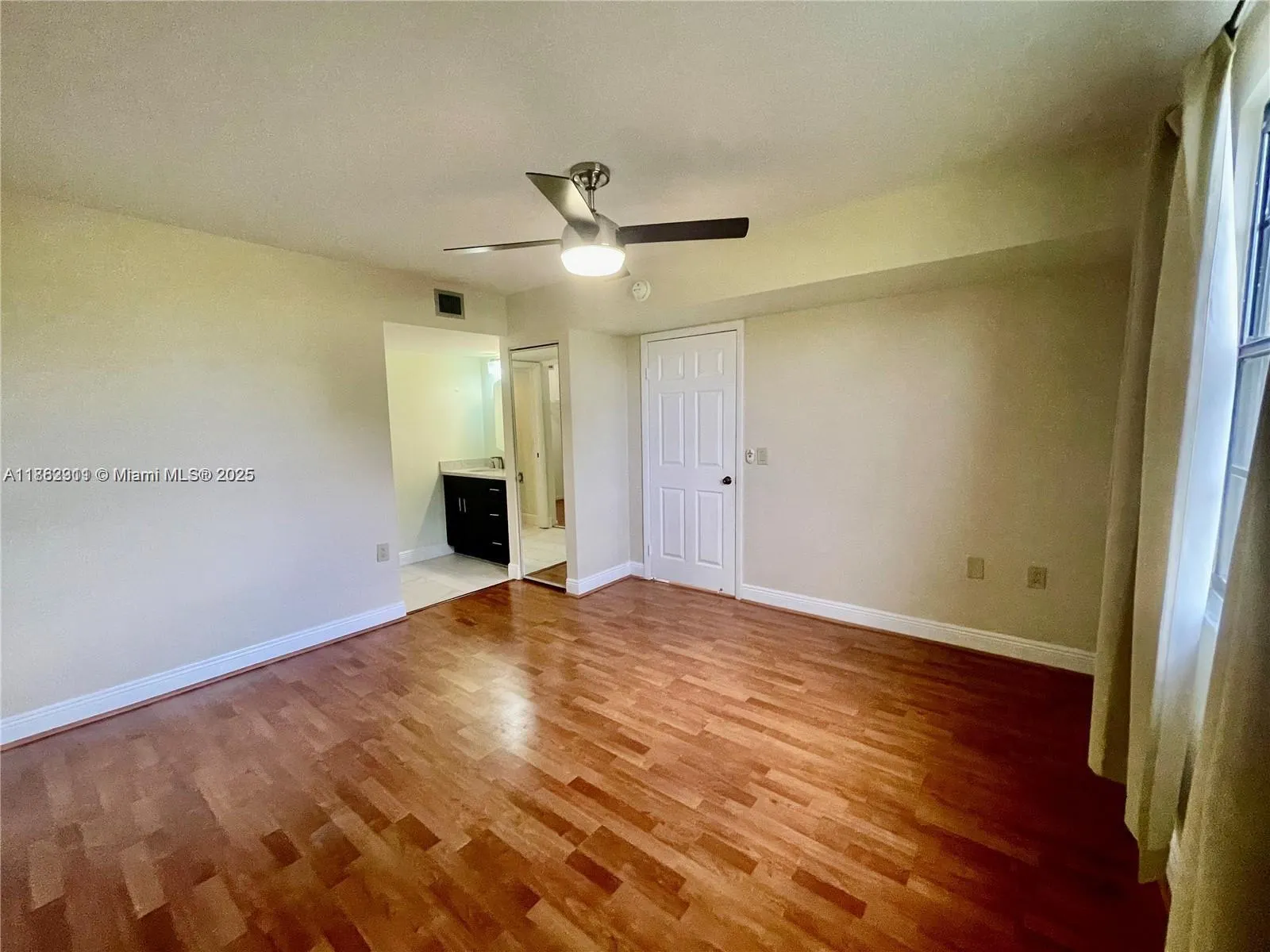 6061 Balboa Cir, #304