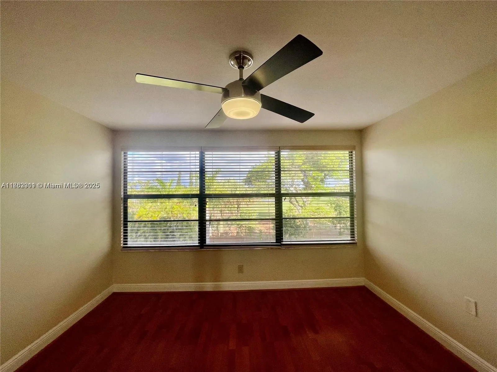6061 Balboa Cir, #304