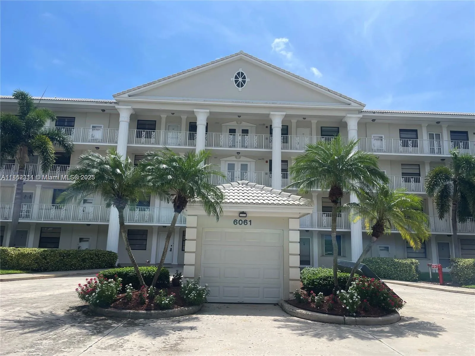 6061 Balboa Cir, #304