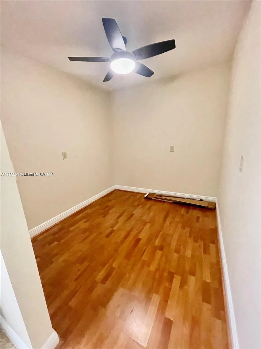 6061 Balboa Cir, #304
