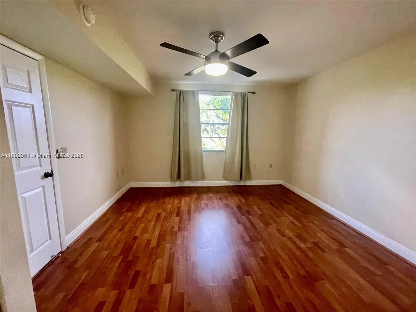 6061 Balboa Cir, #304