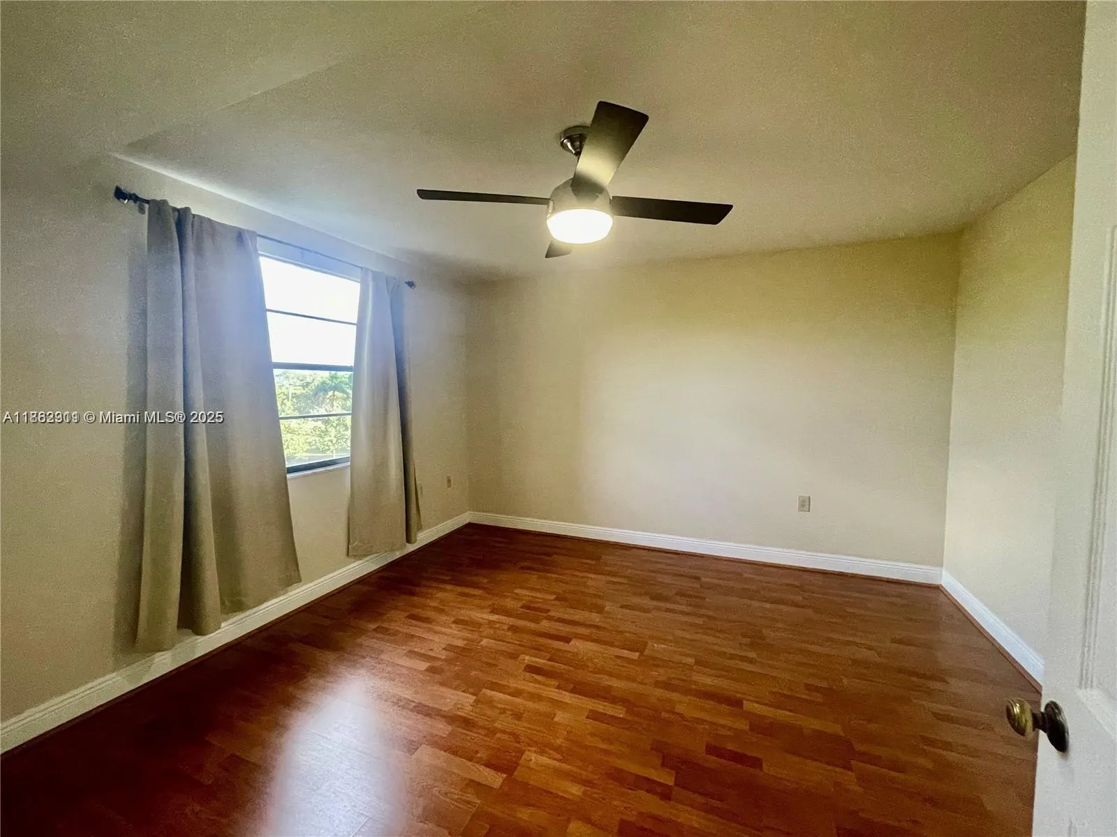 6061 Balboa Cir, #304