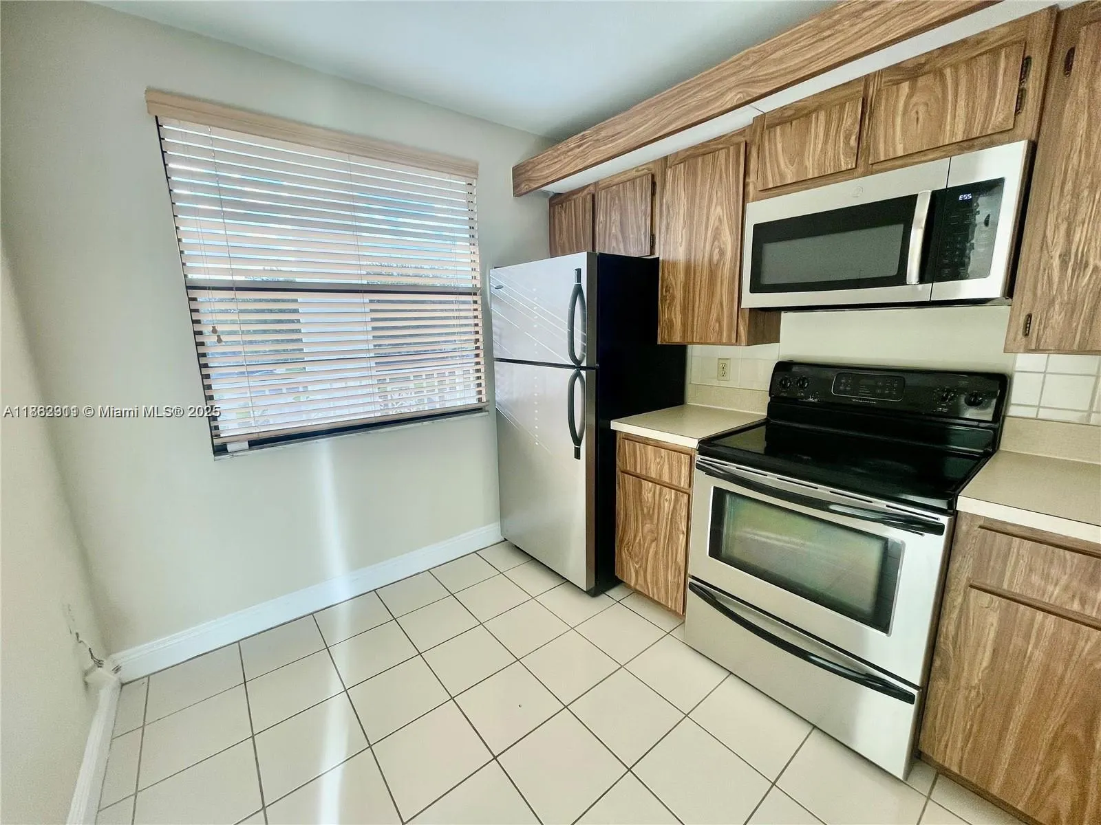 6061 Balboa Cir, #304