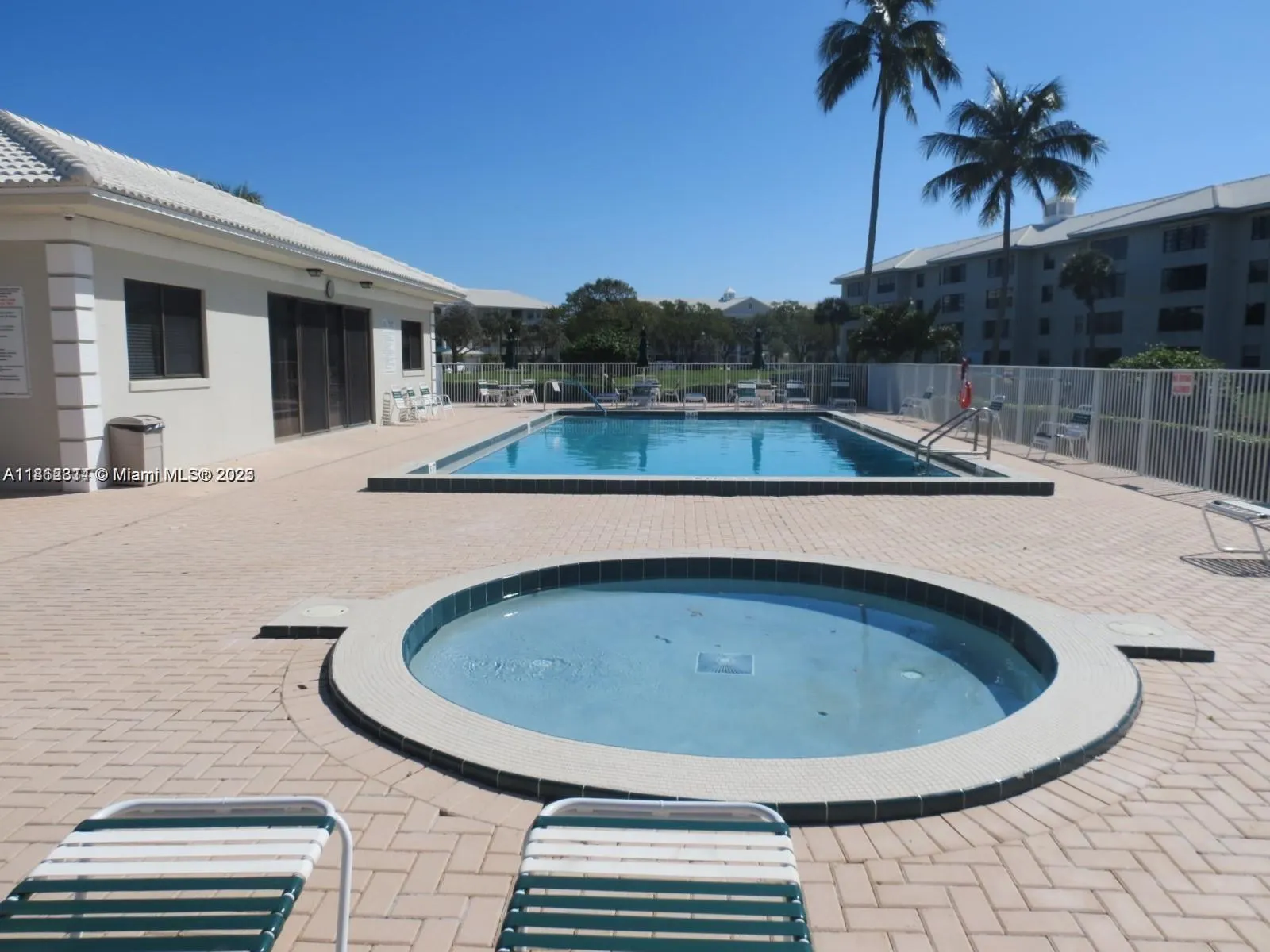 6061 Balboa Cir, #304