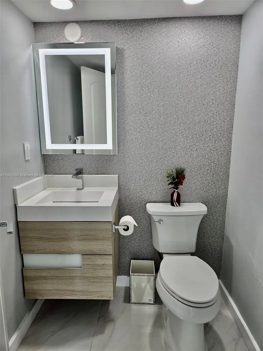 3000 S Ocean Dr, #108
