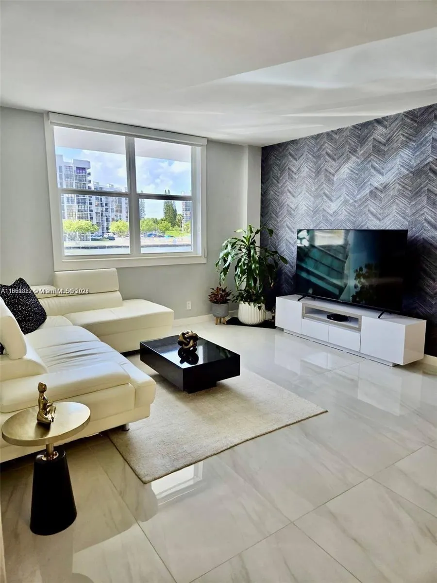 3000 S Ocean Dr, #108