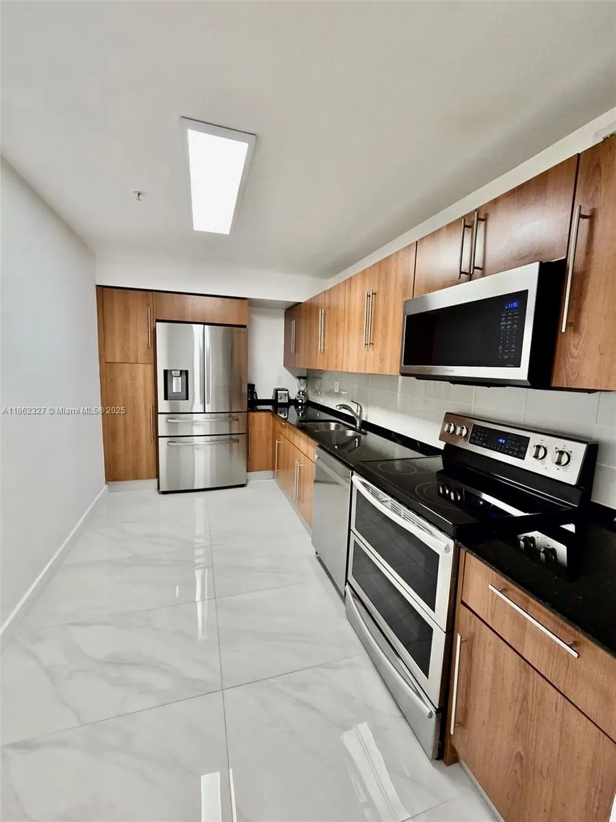 3000 S Ocean Dr, #108