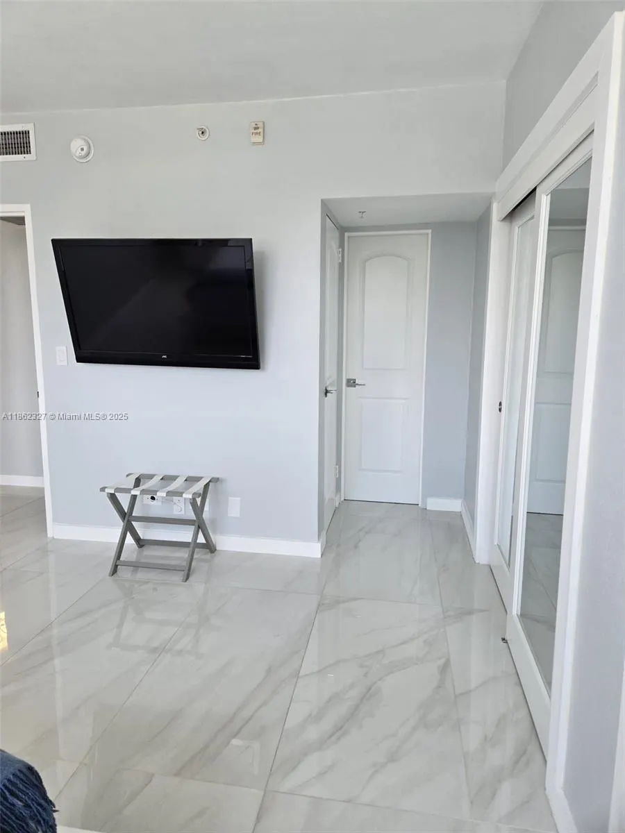 3000 S Ocean Dr, #108
