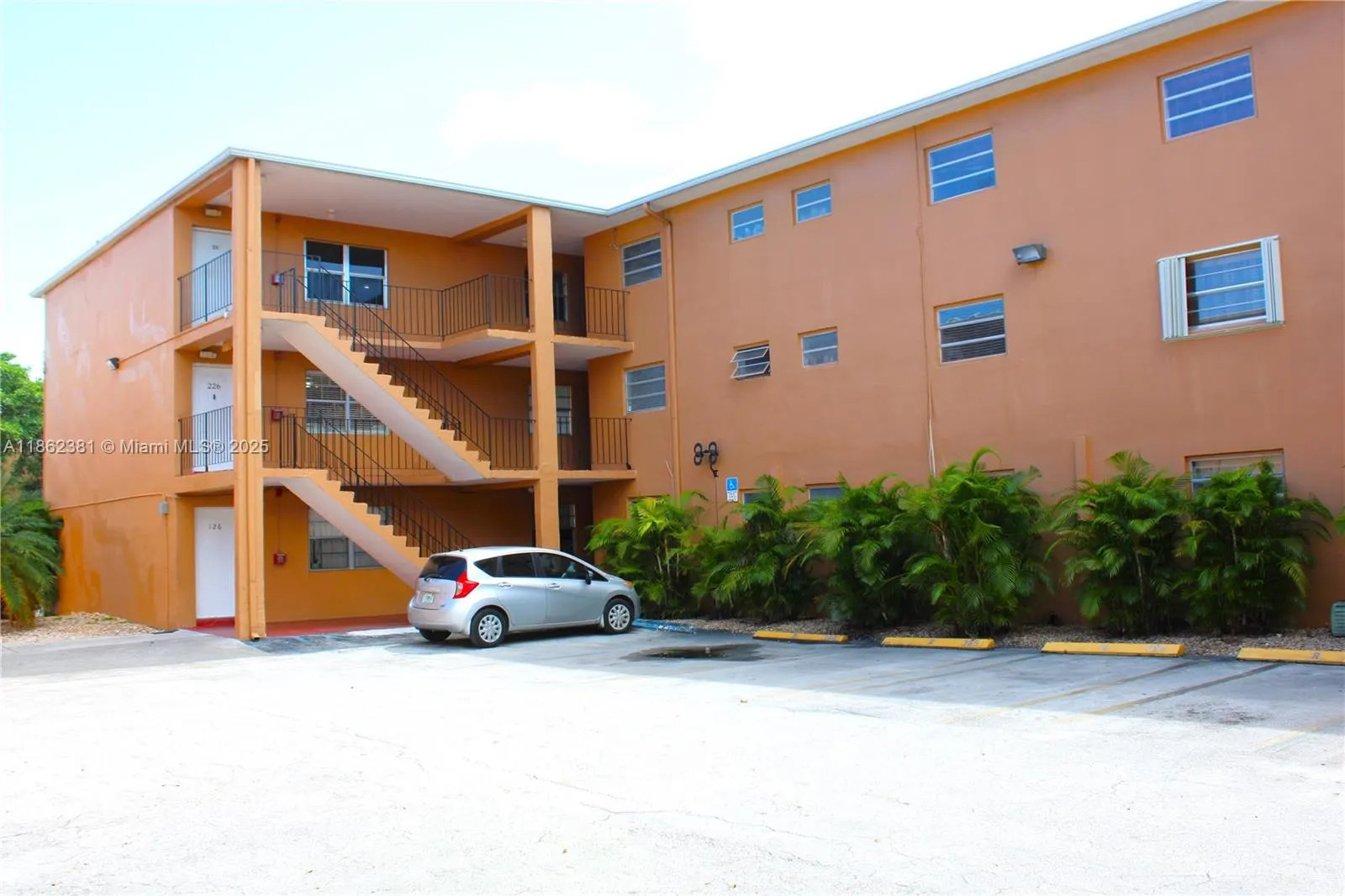 1280 W 54th St, #308B