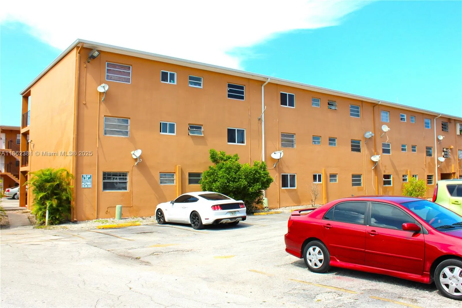 1280 W 54th St, #308B
