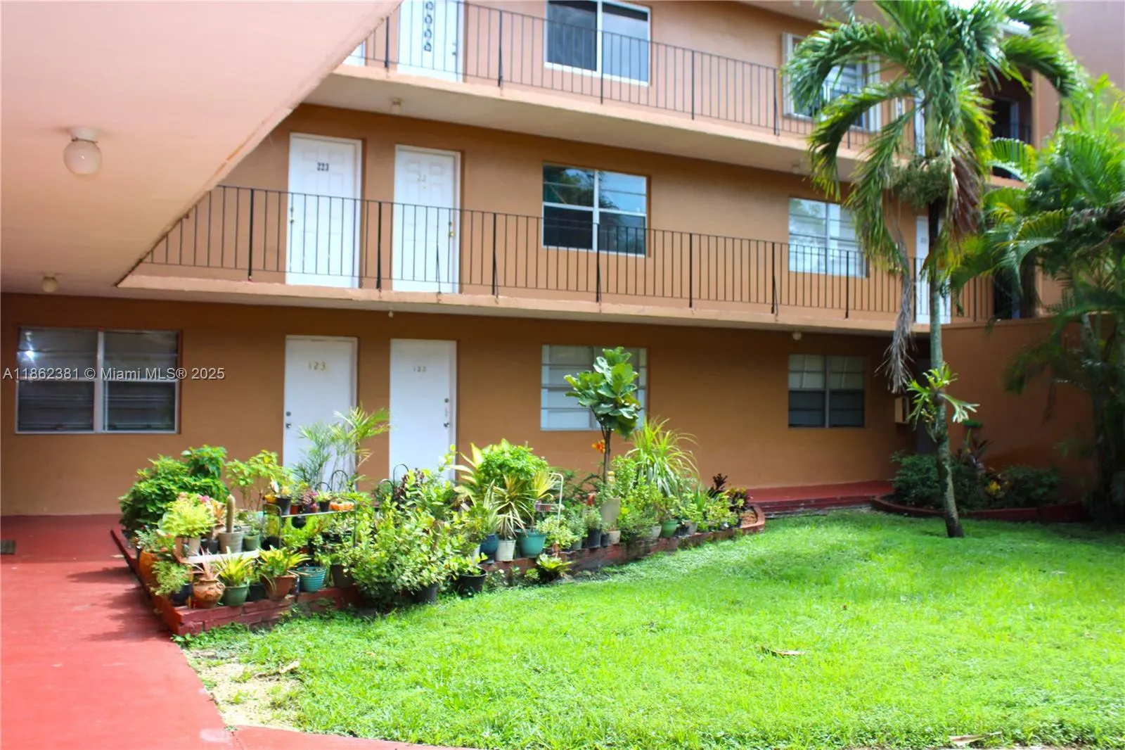1280 W 54th St, #308B