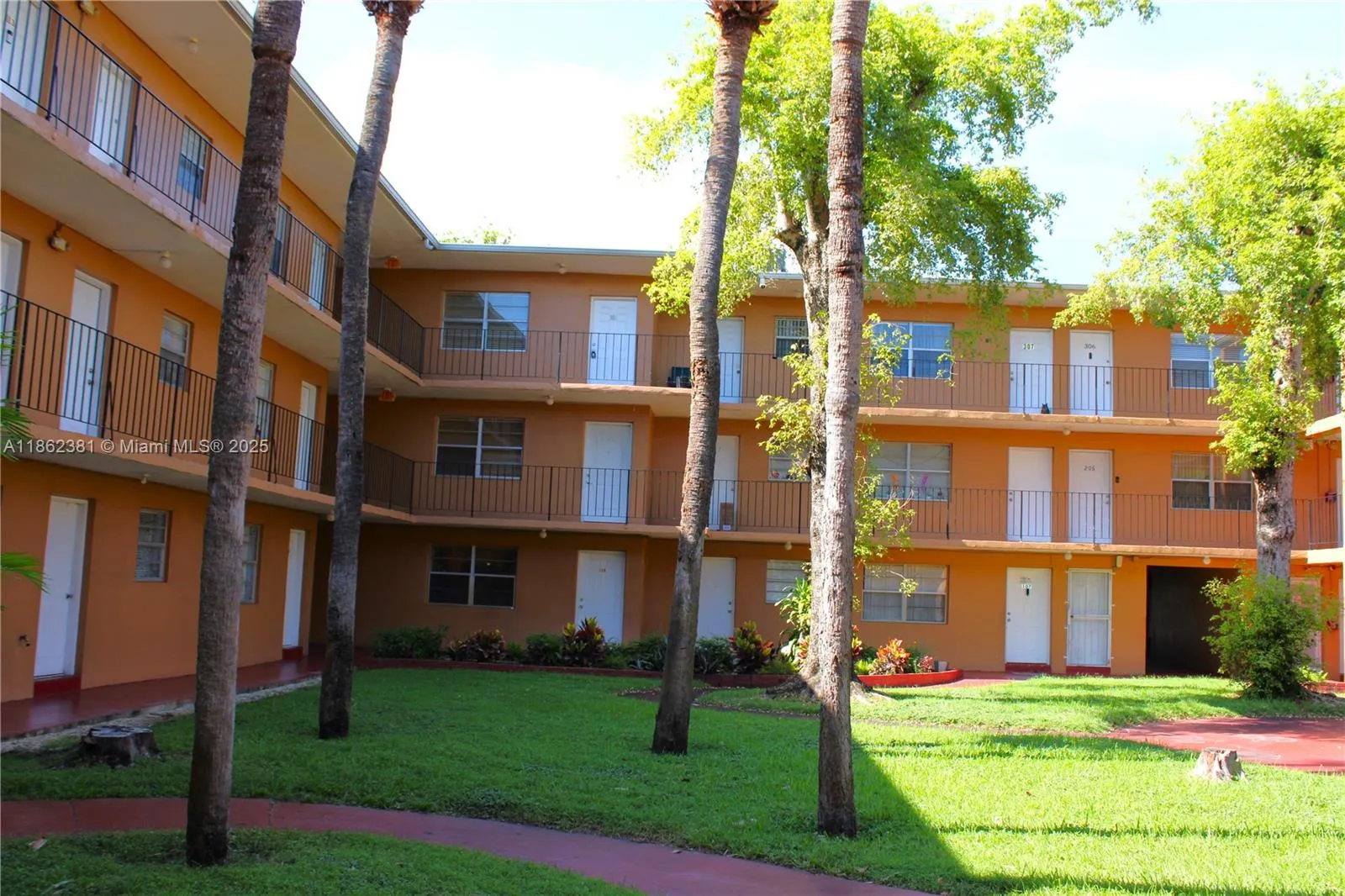 1280 W 54th St, #308B