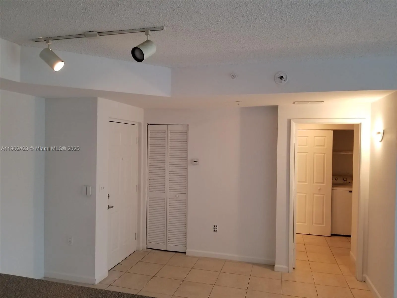 8070 N Nob Hill Rd, #203