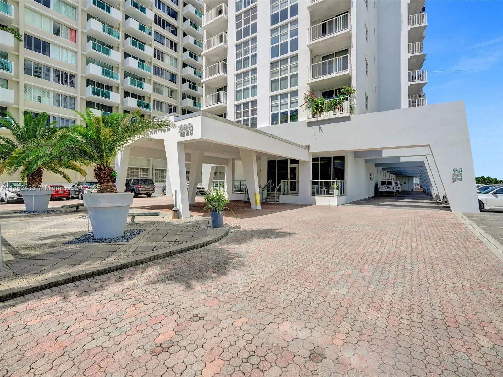 1228 West Ave, #201