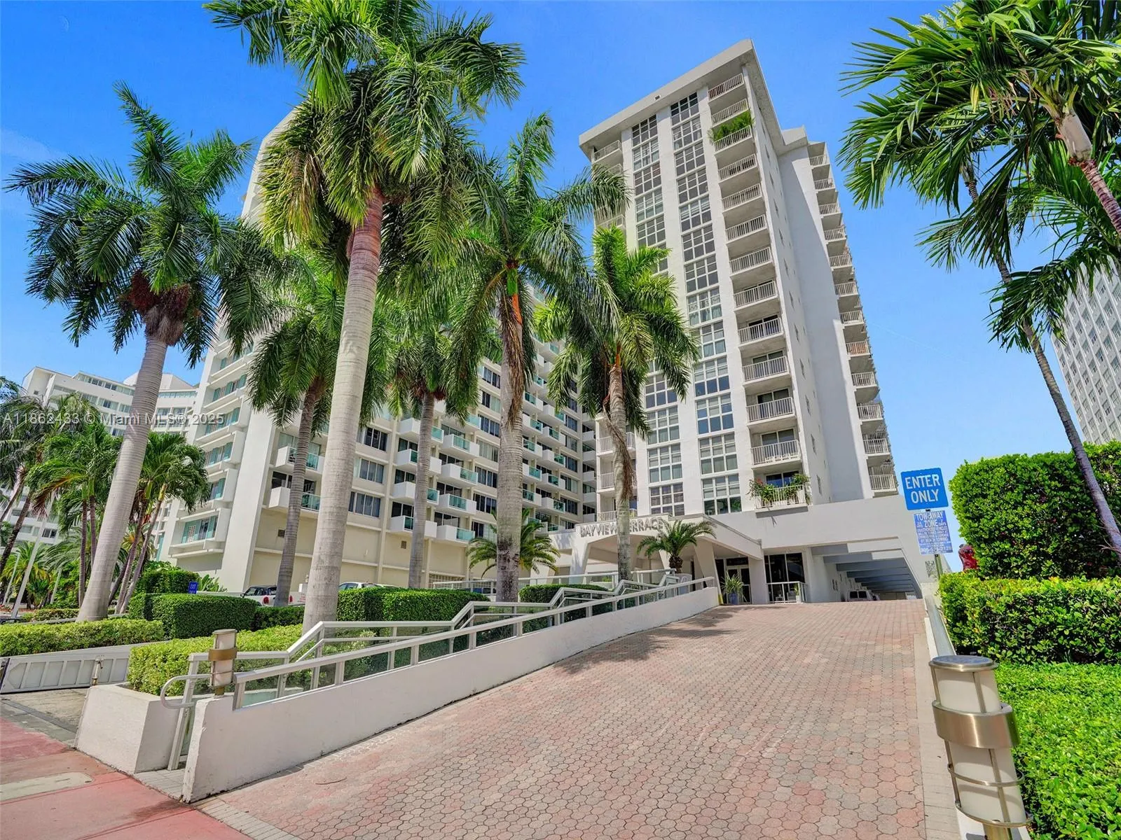 1228 West Ave, #201