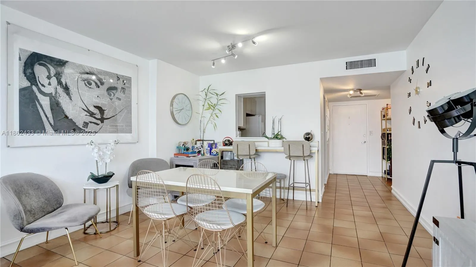 1228 West Ave, #201