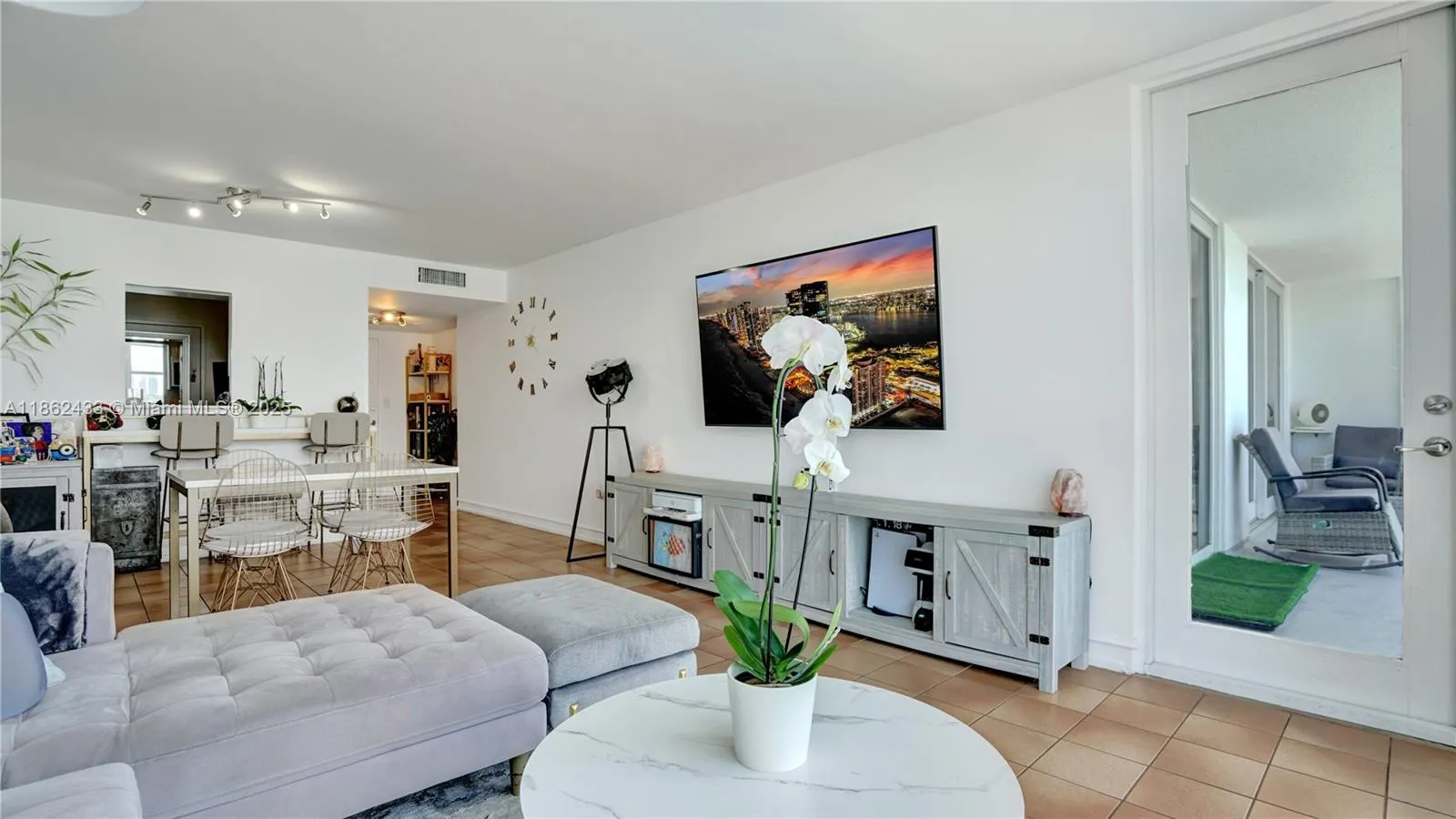 1228 West Ave, #201