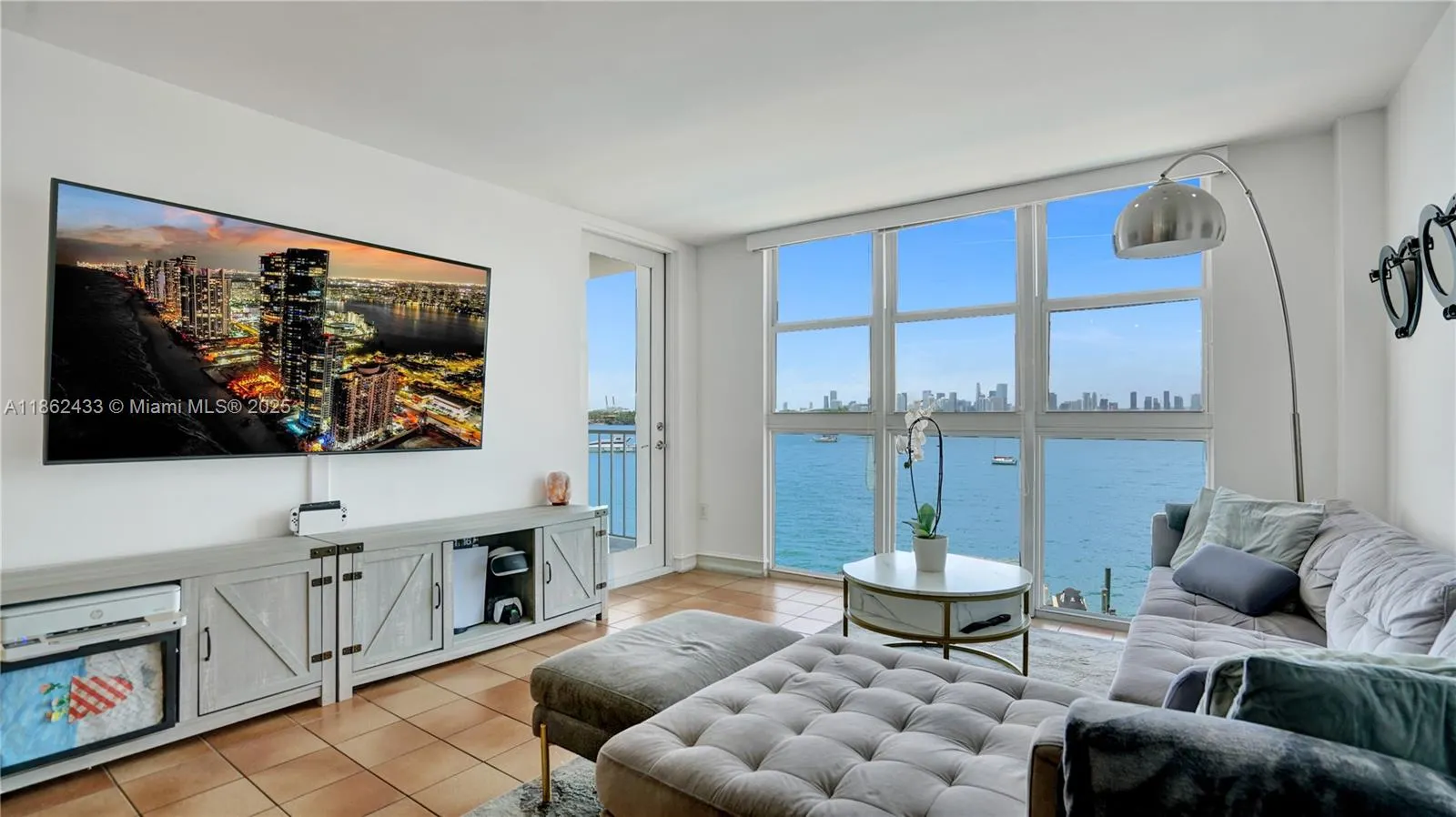 1228 West Ave, #201