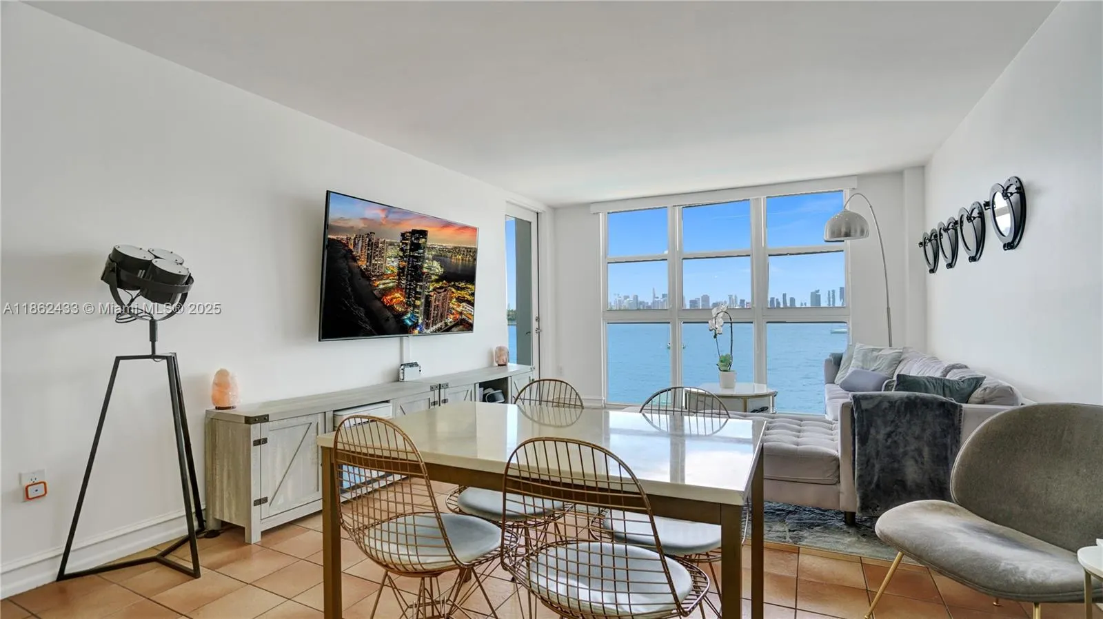 1228 West Ave, #201