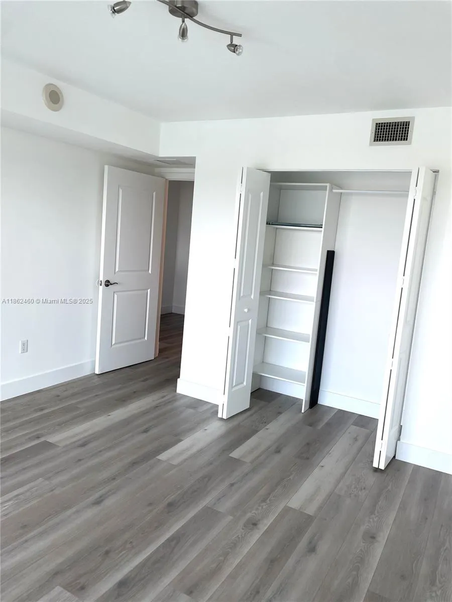 2681 N Flamingo Rd, #1506S