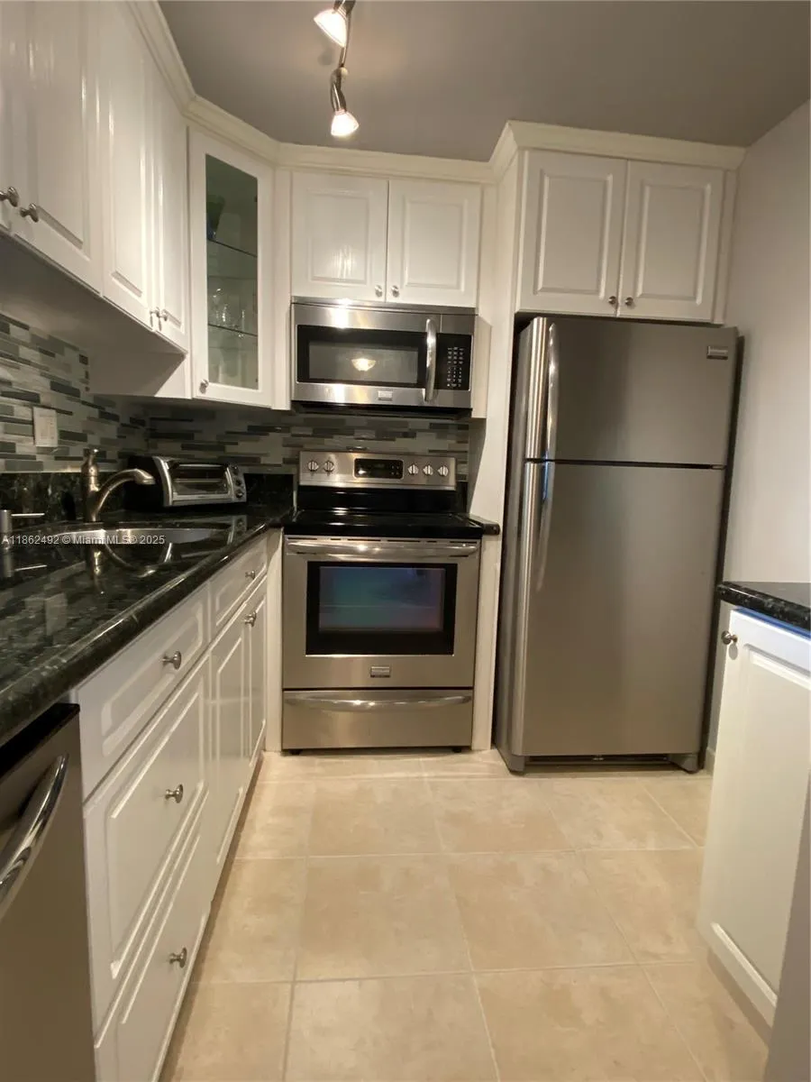 2935 NE 163rd St, #5K