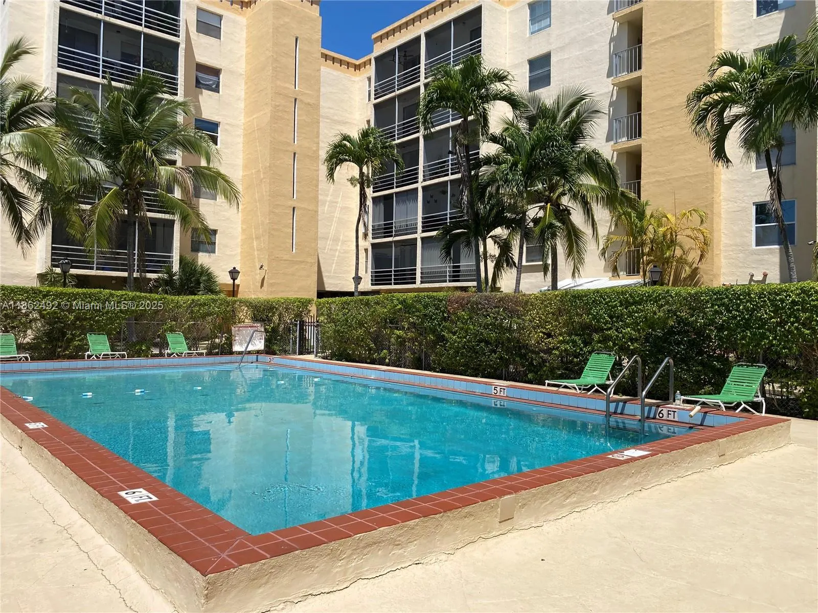 2935 NE 163rd St, #5K