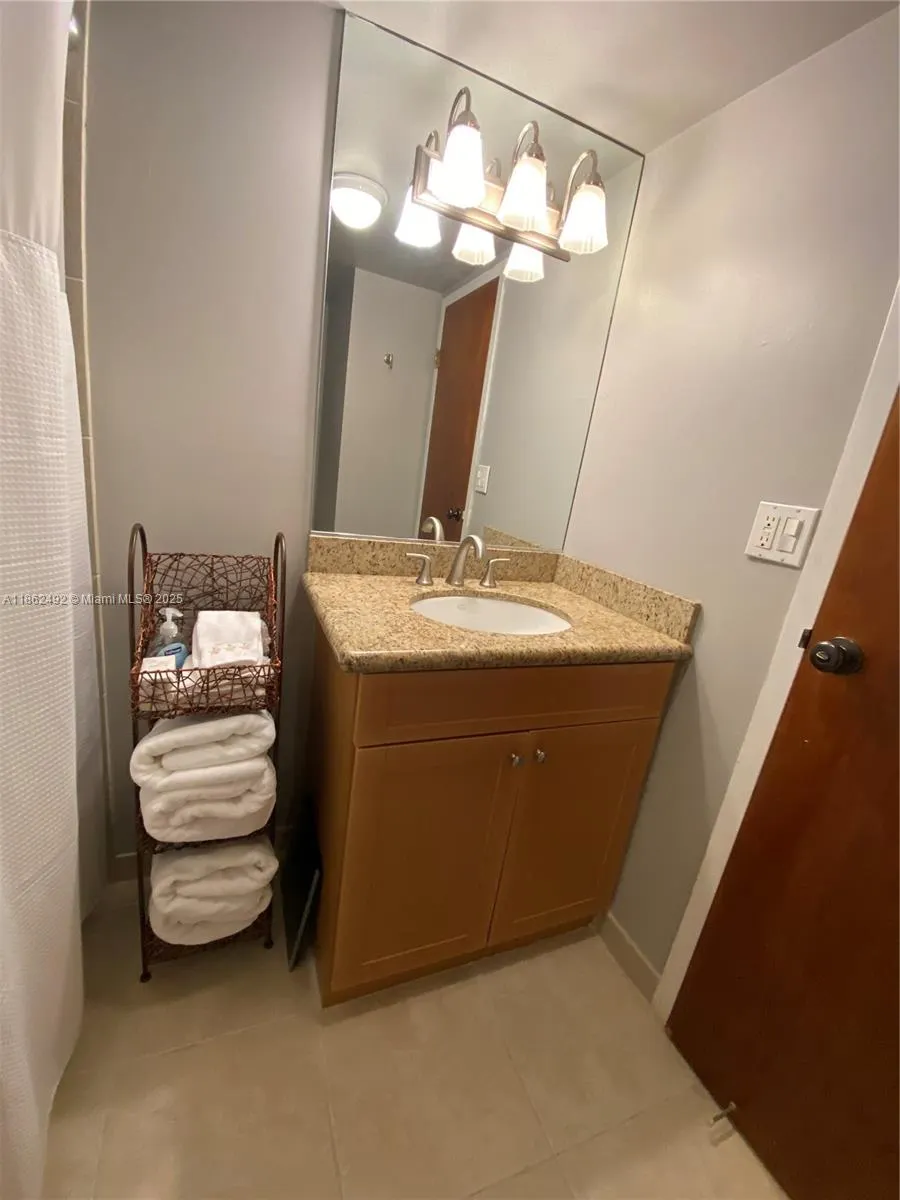 2935 NE 163rd St, #5K
