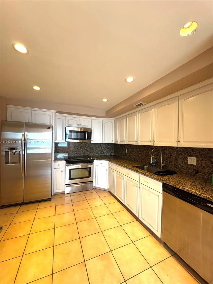 3410 Galt Ocean Dr, #901N
