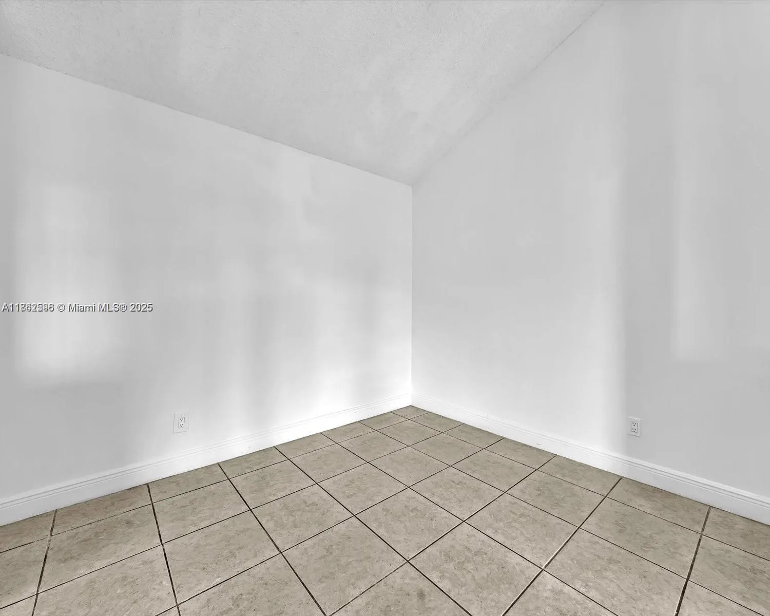 15770 SW 106th Ter, #303