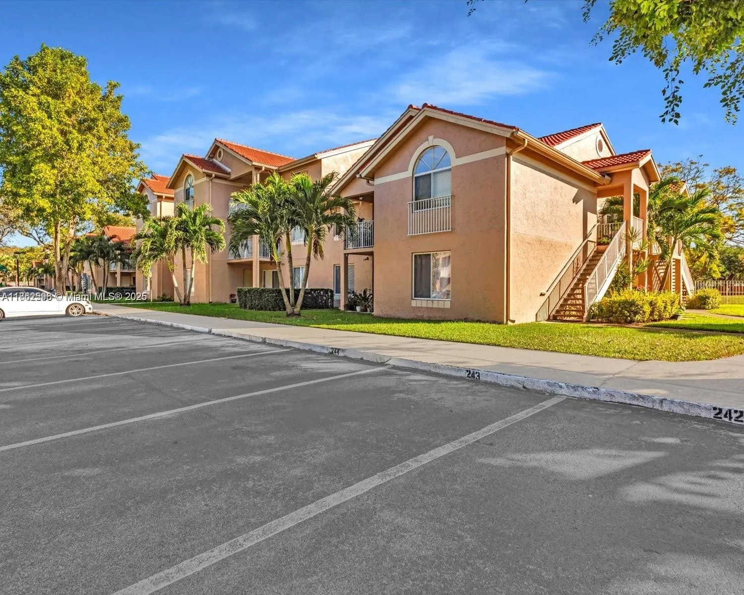 15770 SW 106th Ter, #303