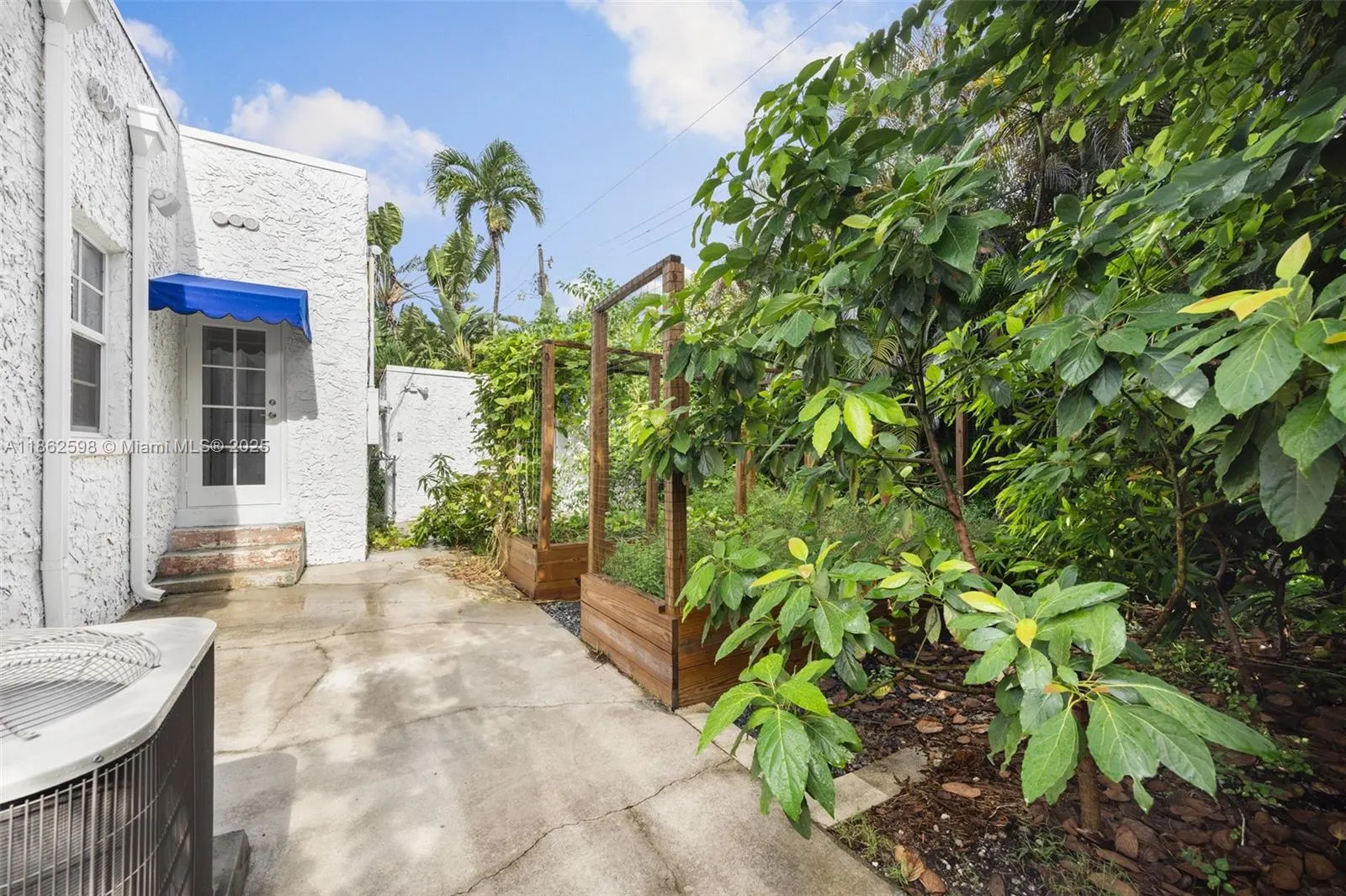 231 Viscaya Ave